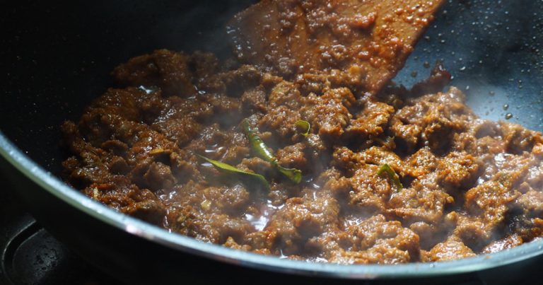 Hukum Merasa Makanan Di Bulan Puasa, Jangan Buat Macam Ni Ya!