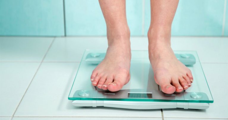 8 Kesilapan Waktu Timbang Berat Badan, Sebab Itu Angka Selalu Tak Tepat