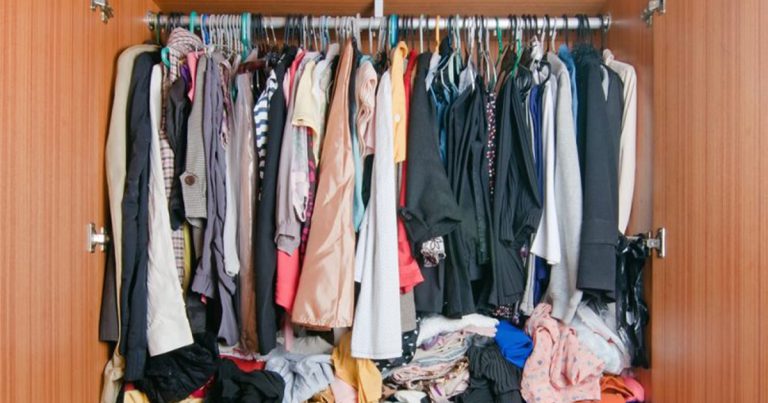 5 Cara ‘Kenal Pasti’ Pakaian Yang Wajib Dikeluarkan Dari Almari!