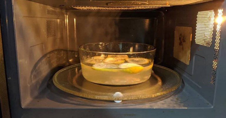 Kaedah Paling Senang Bersihkan Microwave, Harum Pulak Tu. Tak Perlu Guna Sabun Pun
