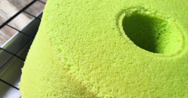 Buat Sendiri Kek Chiffon Pandan Yang Gebu & Lembut Macam Span, Memang Menjadi