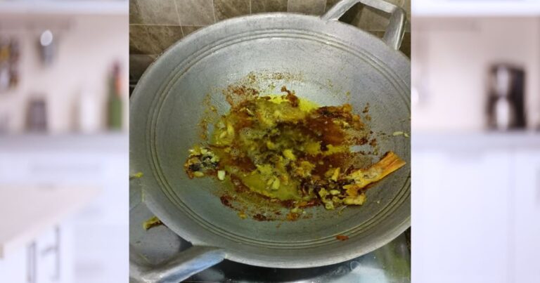 Tip Paling Mudah Agar Kuali Tak Melekat, ‘Garu’ Kuali Dengan Sudip Sebelum Menggoreng