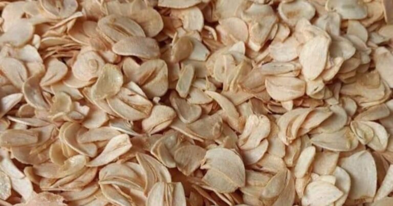 Tip Buat Bawang Putih Goreng Kekal Rangup, Tak Pahit. Boleh Makan Macam Jajan