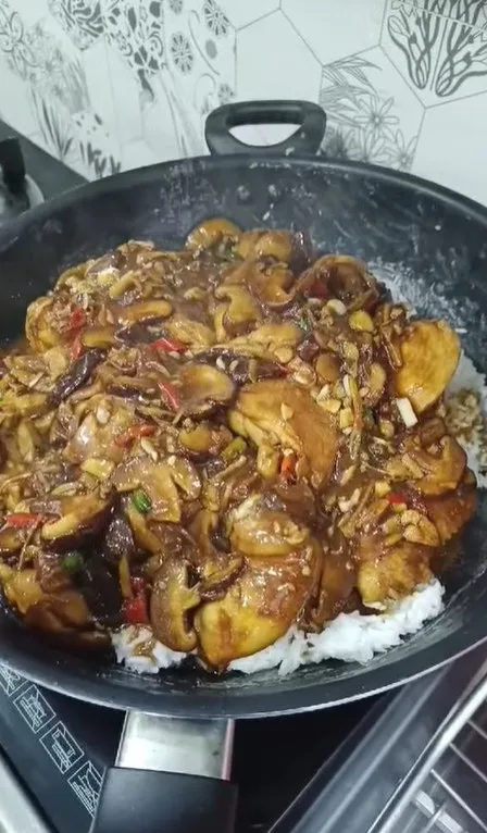 Nasi Ayam Claypot Masak Guna Periuk Biasa, Ini Caranya. Sekali Masak Satu Famili Boleh Makan