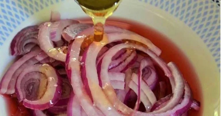 Home Remedy Atasi Masalah Batuk, Doktor Kongsi Petua Guna Bawang & Madu