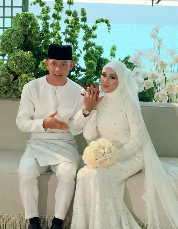 Arif Aiman Sah Bergelar Suami, Majlis Akad Nikah Curi Perhatian Peminat 4 Arif Aiman Sah Bergelar Suami, Majlis Akad Nikah Curi Perhatian Peminat