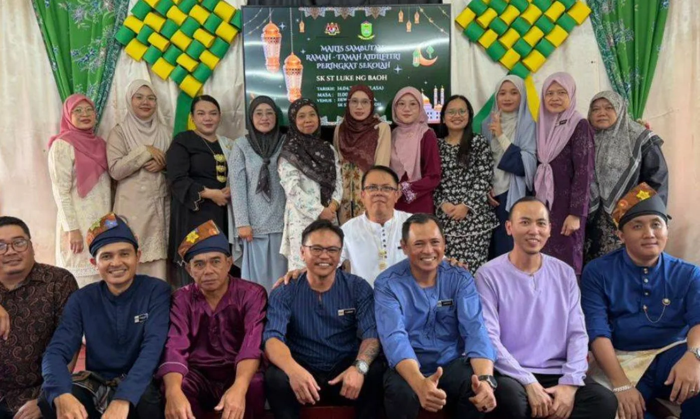 Cikgu Pedalaman Ini Guna Duit Sendiri Demi Murid, “Saya Tak Sampai Hati Tengok Mereka Tiada Barang Sekolah” 7 Cikgu Pedalaman Ini Guna Duit Sendiri Demi Murid, “Saya Tak Sampai Hati Tengok Mereka Tiada Barang Sekolah”