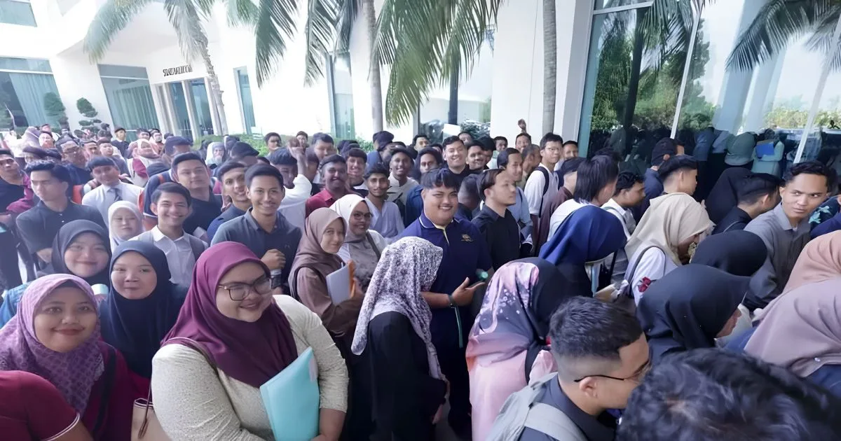 Kerja Kilang Gaji RM3,500 Jadi Rebutan, Ribuan Pencari Kerja Sanggup Beratur Panjang 4 Kerja Kilang Gaji RM3,500 Jadi Rebutan, Ribuan Pencari Kerja Sanggup Beratur Panjang