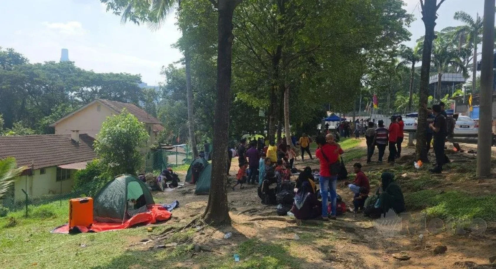 Ratusan Pelarian Rohingya Berkhemah Di Hadapan UNHCR Kuala Lumpur, Dakwa Diusir Dari Pulau Pinang