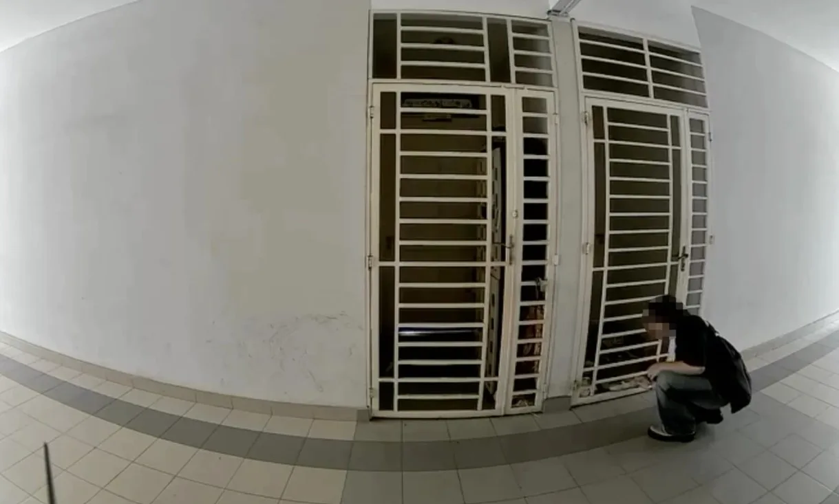 Penghendap Cium Kasut Wanita Selama Tiga Bulan Akhirnya Dicekup Polis 3 Penghendap Cium Kasut Wanita Selama Tiga Bulan Akhirnya Dicekup Polis