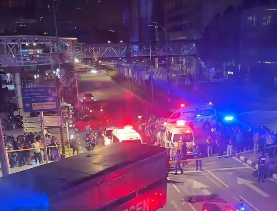 Tiga Beranak Terkorban Di Maju Junction, Lori Imigresen Dipercayai Langgar Lampu Merah 5 Tiga Beranak Terkorban Di Maju Junction, Lori Imigresen Dipercayai Langgar Lampu Merah