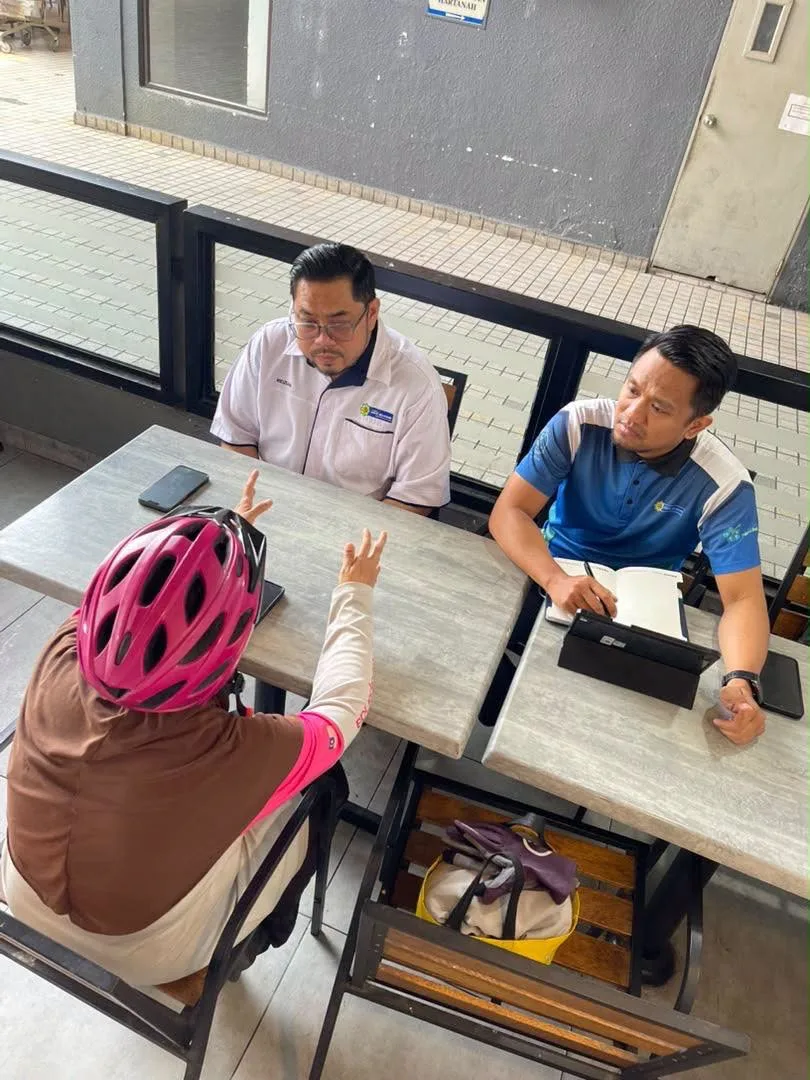 Basikal Baharu Untuk Puan Alia, Kembali Mengayuh Demi Rezeki Selepas Kehilangan ‘Teman’ Kerja