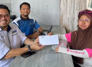 Basikal Baharu Untuk Puan Alia, Kembali Mengayuh Demi Rezeki Selepas Kehilangan ‘Teman’ Kerja