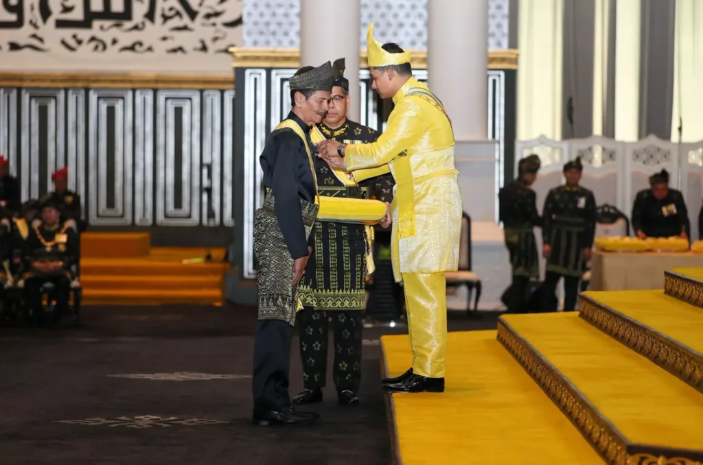 Eman Manan Kini Bergelar Datuk, Terima Darjah Kebesaran Terengganu