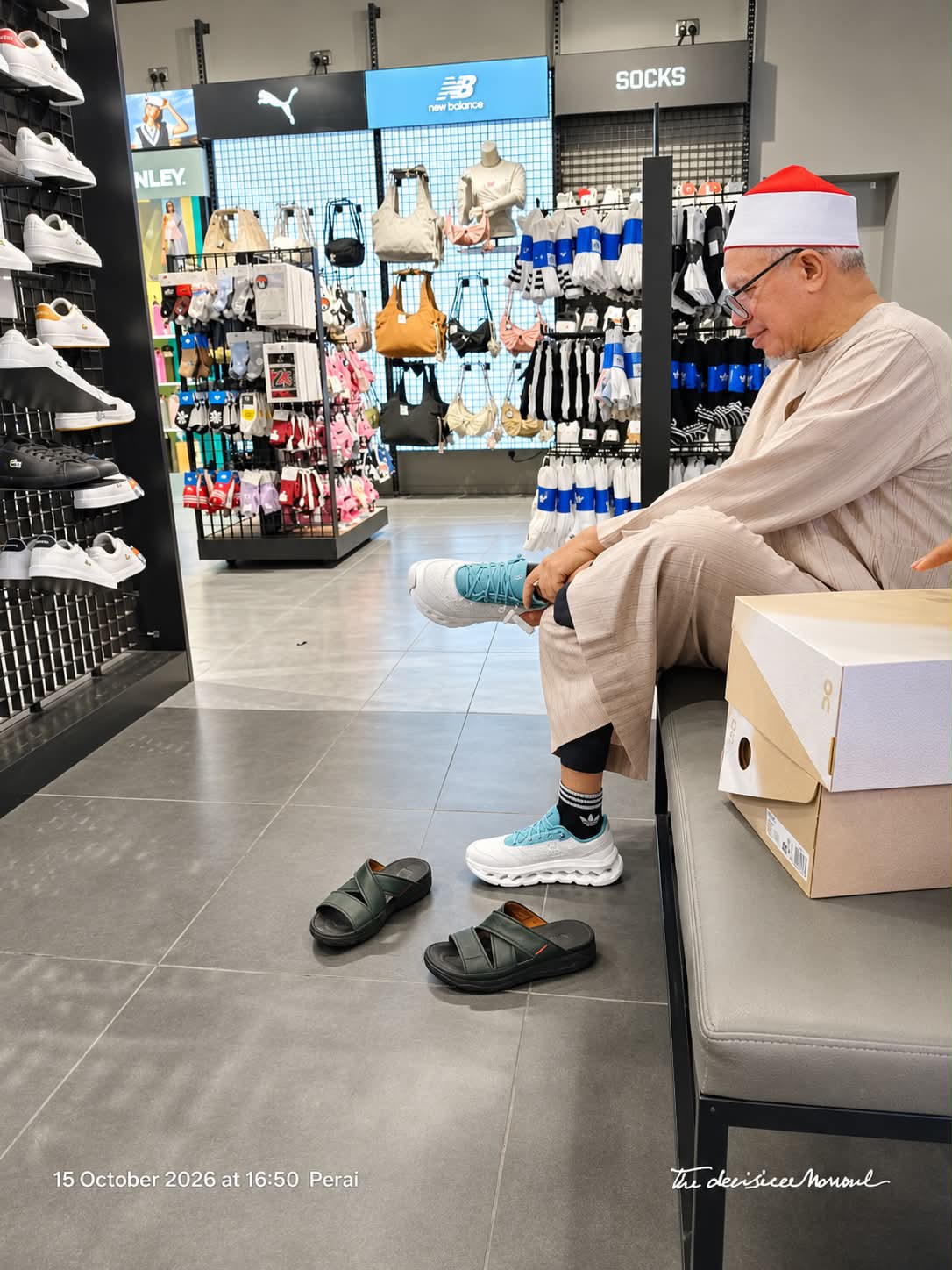 Dr Zulkifli Curi Perhatian Warganet Dengan Kasut Running