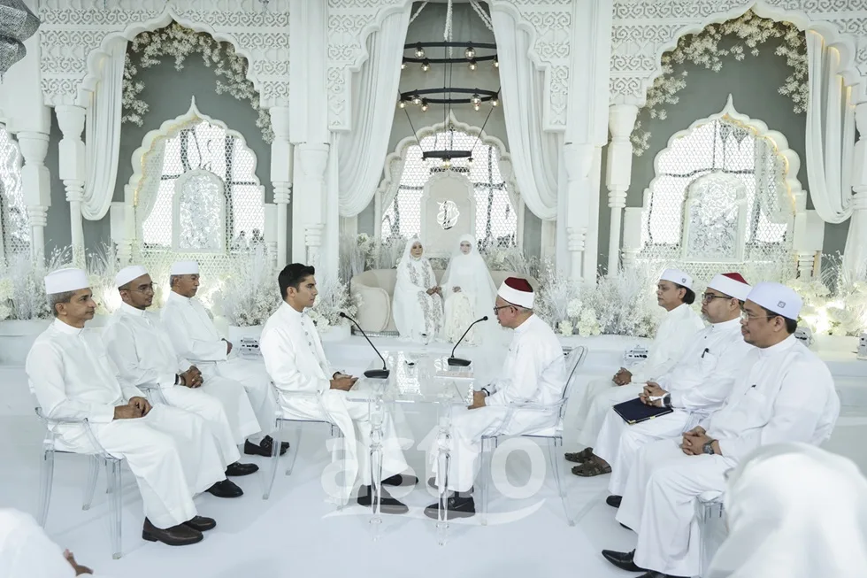 Dr Zulkifli Jelaskan Sebab Tangan Diterbalikkan Ketika Doa Majlis Syed Saddiq & Bella Astillah 2 Dr Zulkifli Jelaskan Sebab Tangan Diterbalikkan Ketika Doa Majlis Syed Saddiq & Bella Astillah