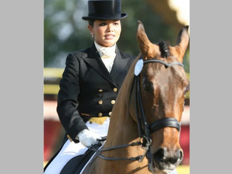 Raih 2 Pingat Emas Acara Ekuestrian, Rezeki Quzandria Bertanding Ketika Hamil 5 Bulan