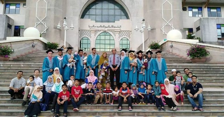 ‘Semua Adik Beradik Mengaji Di Rumah & Hafal Surah Bersama, Lepas Subuh Tak Boleh Tidur; Cara Mak Ayah Didik Kami!’