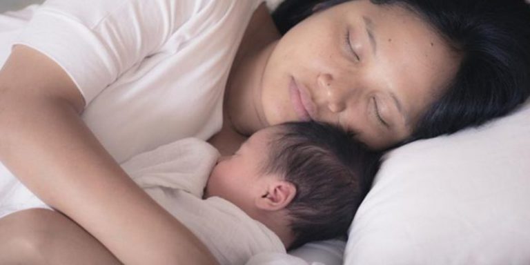Tidur Dengan Bayi Boleh Punca Bayi Mati Mengejut, Ibu Tolong Semak Puncanya