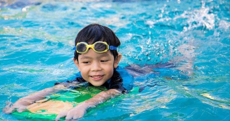 Kenapa Anak Selalu Demam Lepas Mandi Kolam